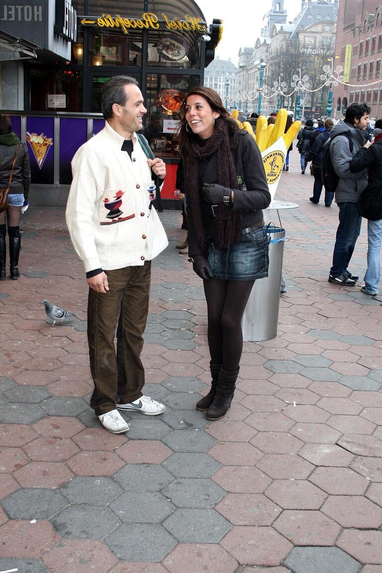 15P Visiting sex tourist pick up a couple of hookers from the red light district