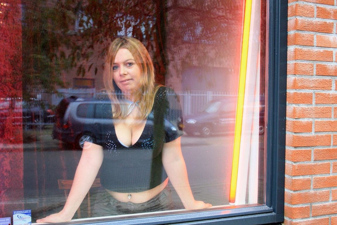 15P Visiting sex tourist pick up a couple of hookers from the red light district