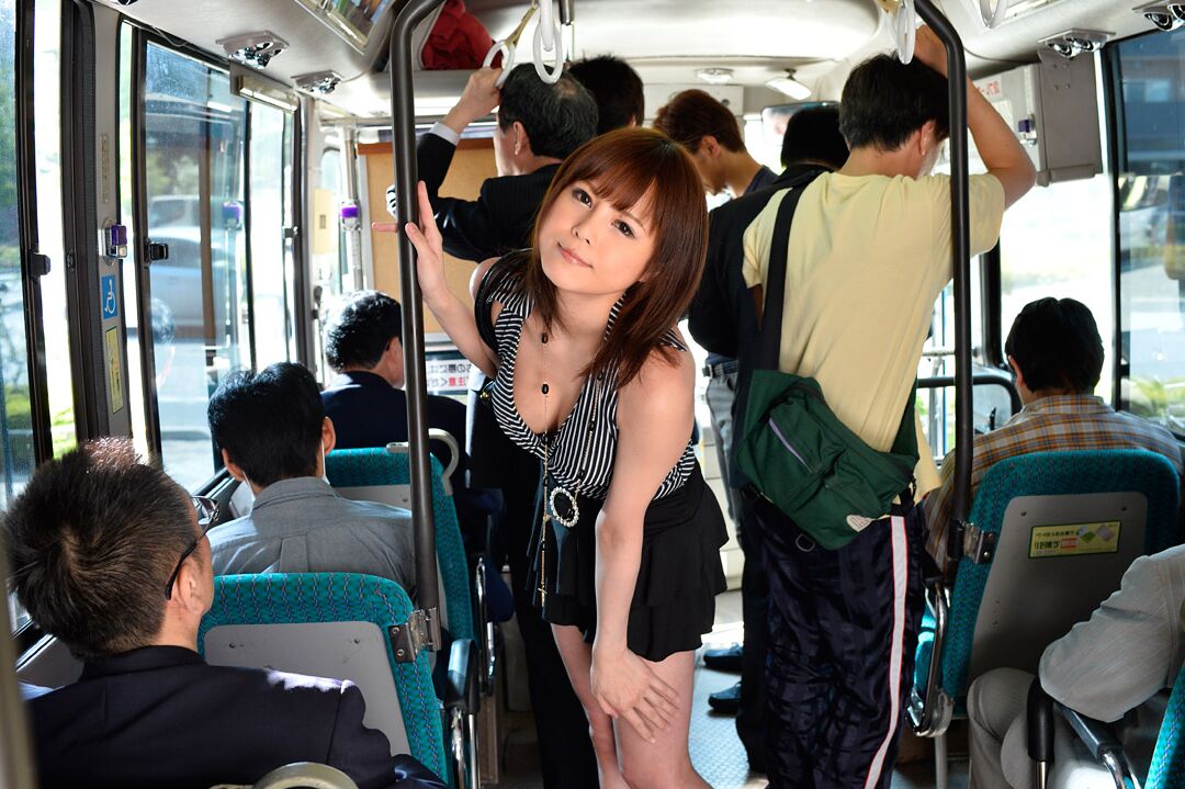 21P アジアの ふしだらな女 水原エレナ が バスで痴漢を誘惑します