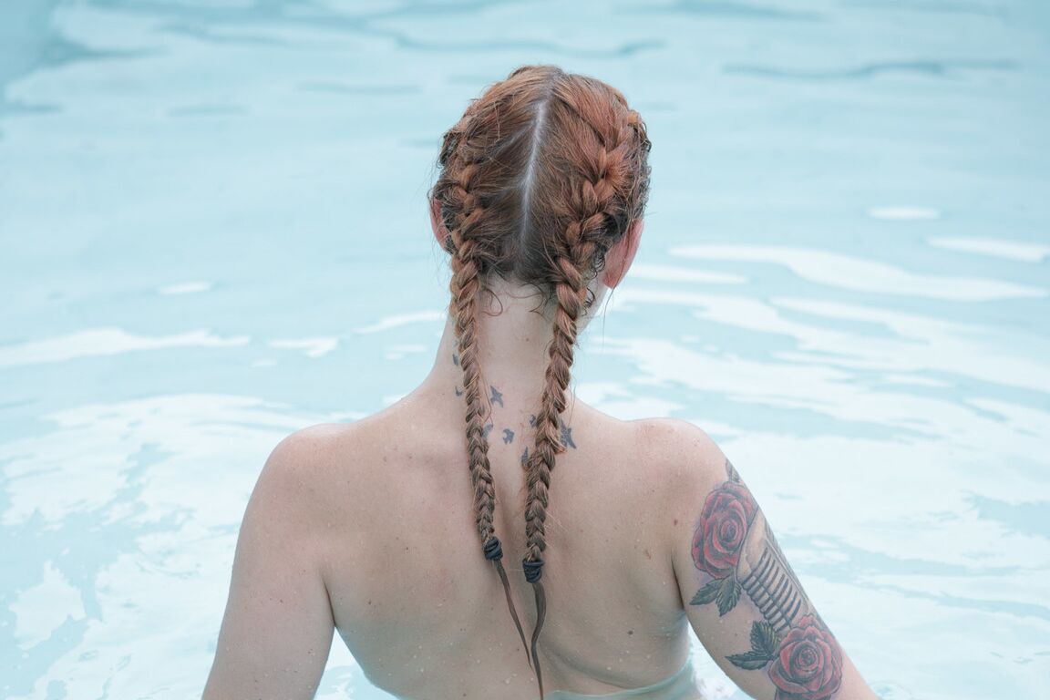 20P Adolescente ruiva nua Xeena Mae ganha um bate-estaca