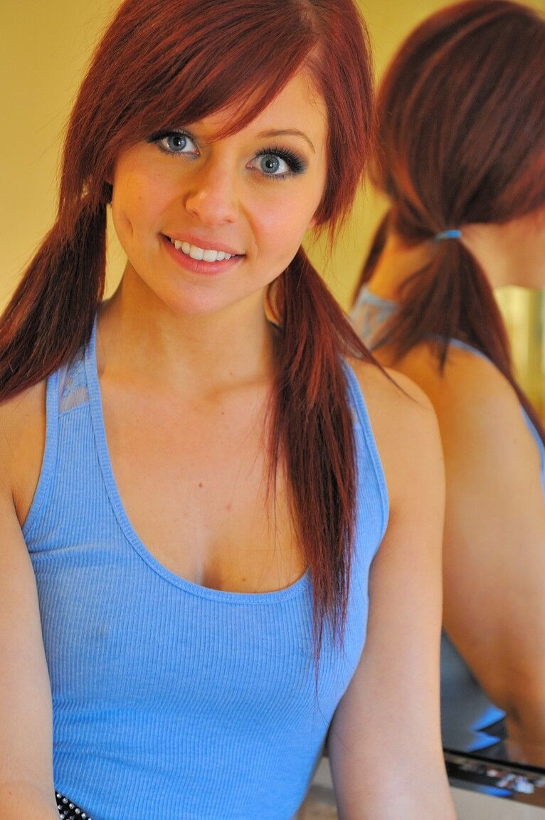 20P Hot babe Madelyn plays with her shaved muff after flashing sexy body in public