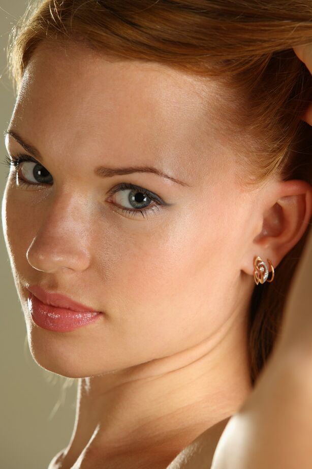 18P La seductora adolescente Rinna revela su castor bien afeitado