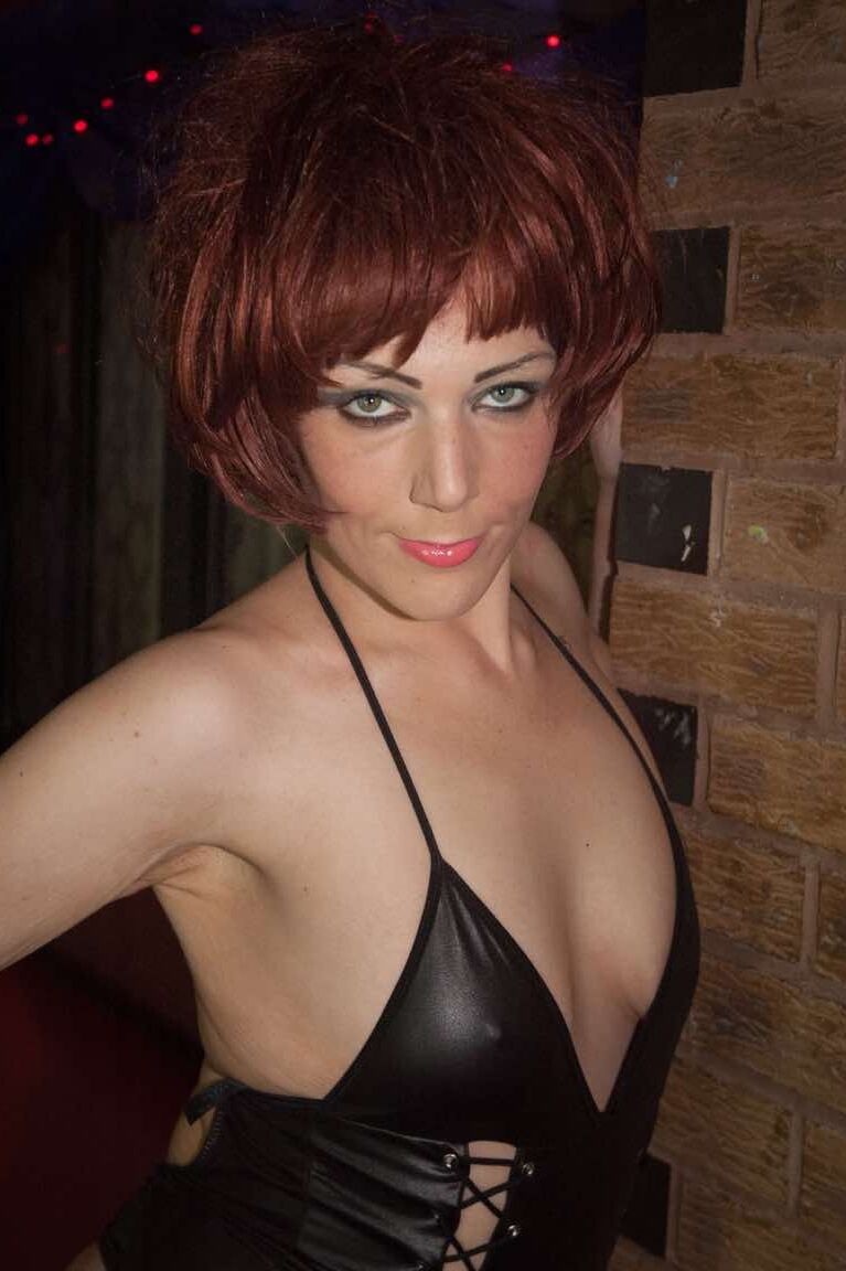 15P Redhead chick Porscher Wells slides black lingerie aside to reveal her snatch