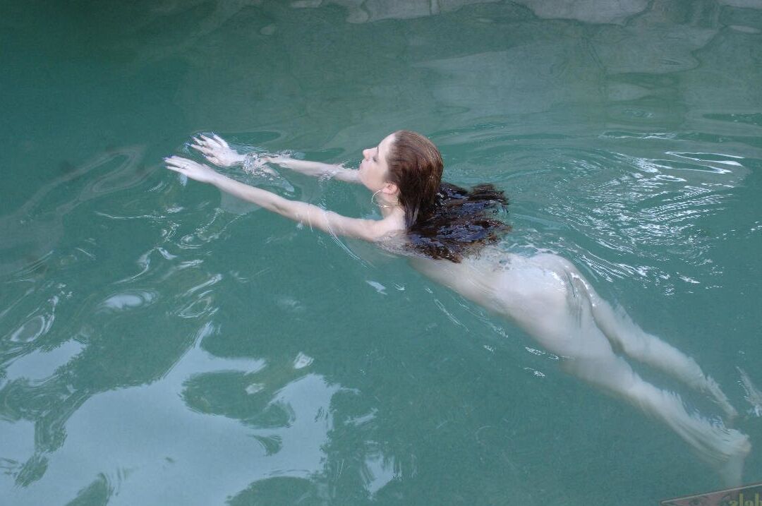 16P Amateur model Ruby Flame removes her bikini before a skinny dip