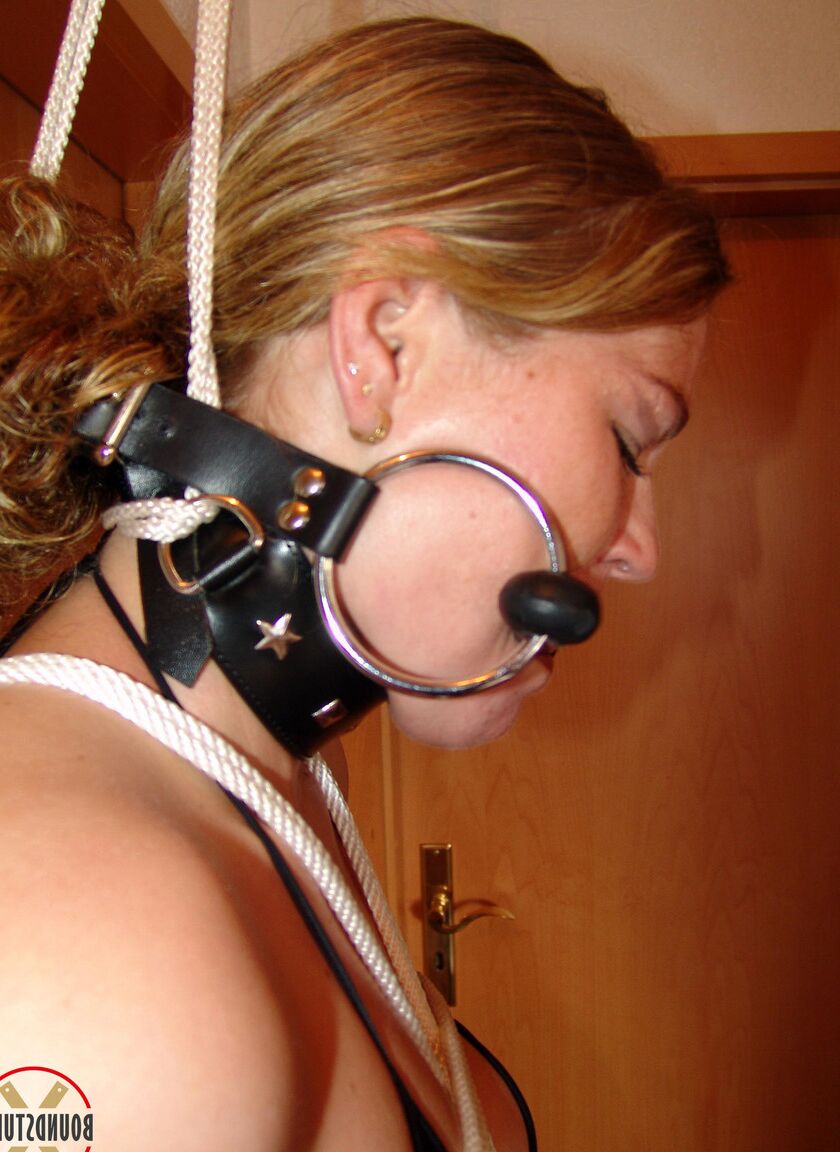 16P Natural redhead Justine is gagged with a horse bit while restrained