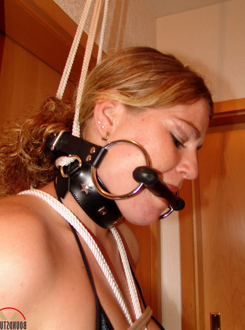 16P Natural redhead Justine is gagged with a horse bit while restrained
