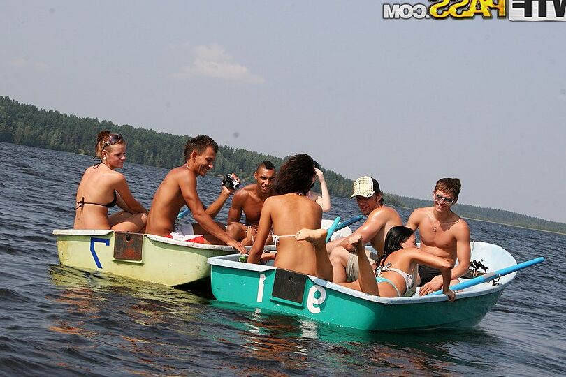 16P College students partake in group sex while spending the day at the water