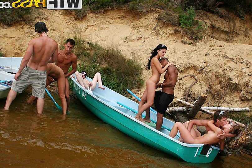16P College students partake in group sex while spending the day at the water