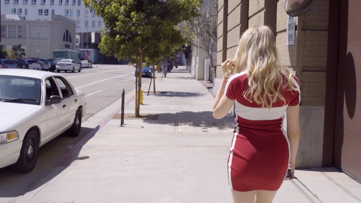 15P Die sexy Blondine Anny Aurora hat Geschlechtsverkehr mit einem großen schwarzen Schwanz