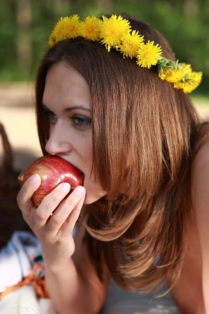 16P Natural redhead Malena wears a crown of flowers while disrobing by the woods