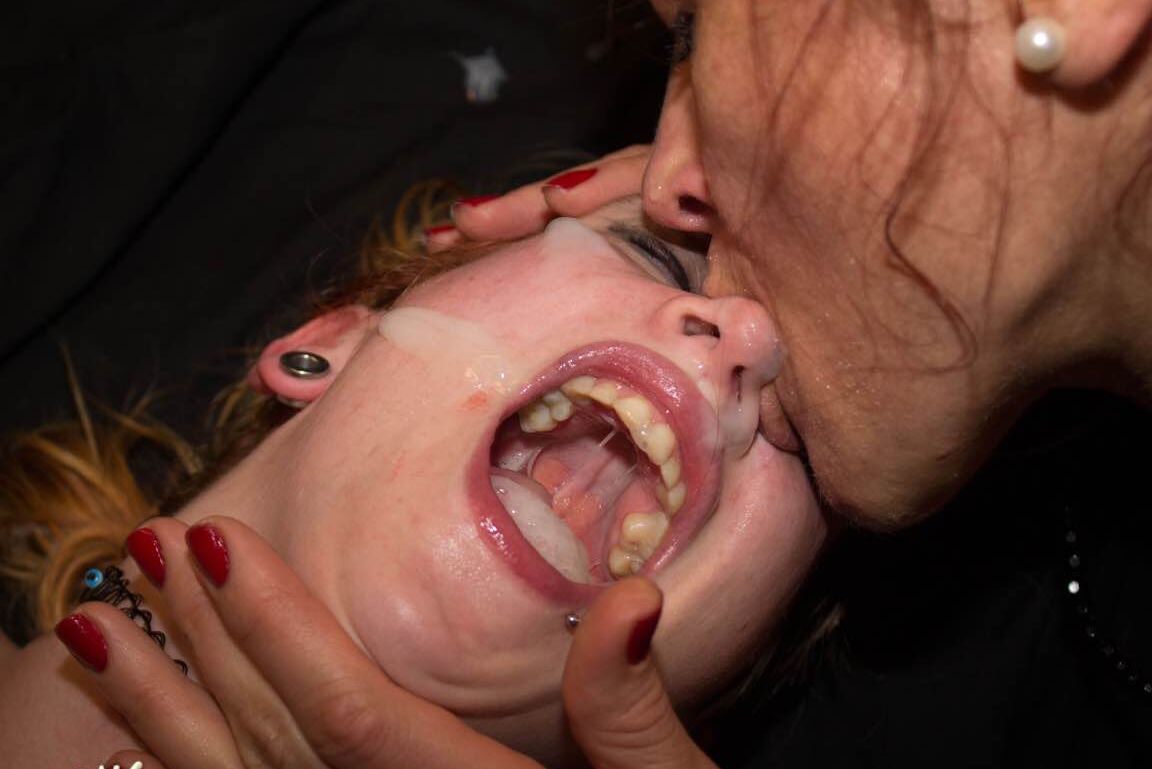 15P A pornstar holandesa Linda Lush participa de um gangbang imundo com uma namorada