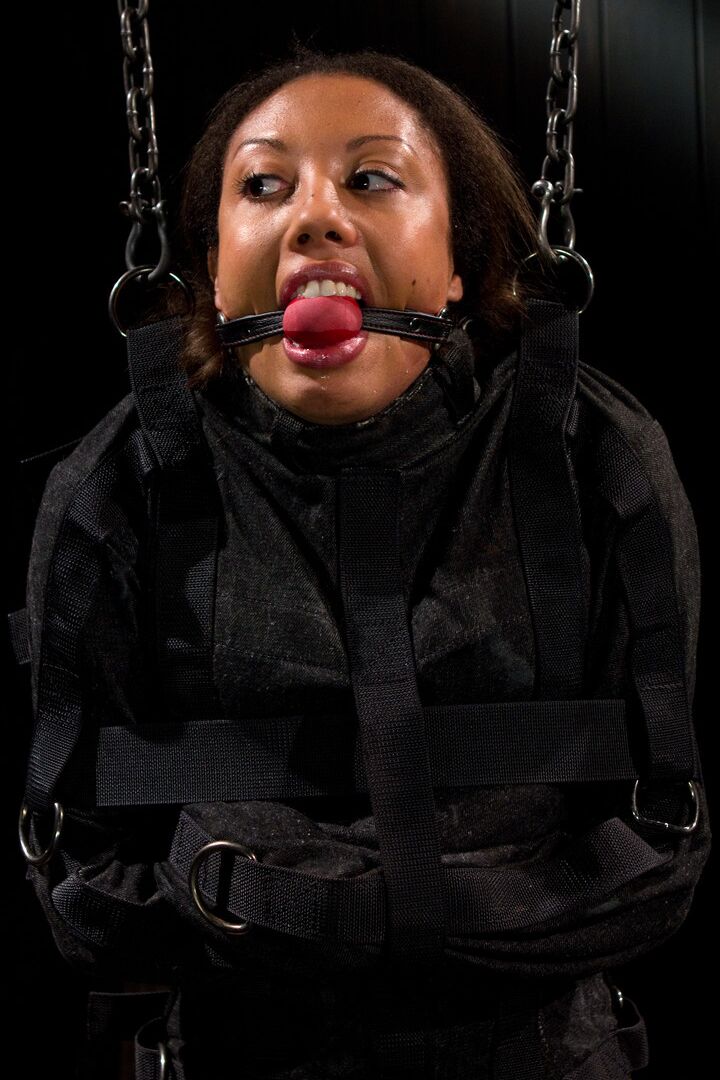 21P Device Bondage Alexa Cruz