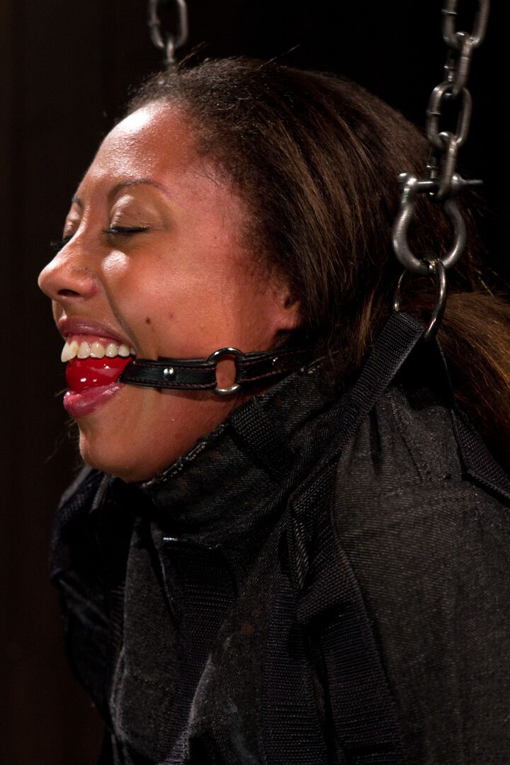 21P Device Bondage Alexa Cruz