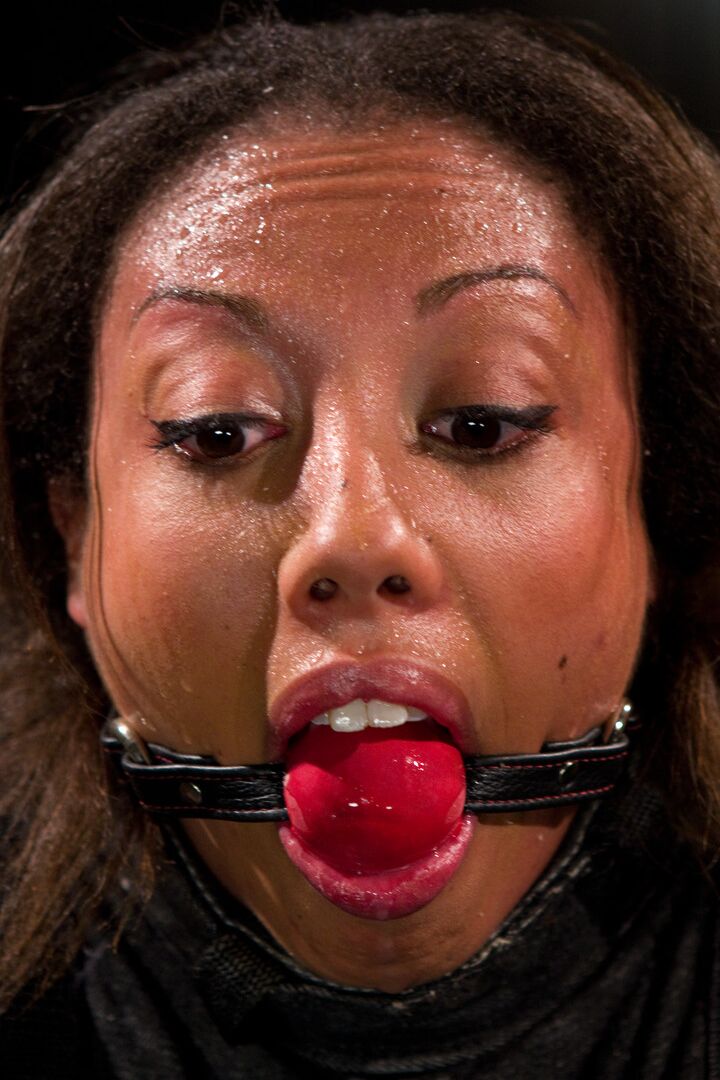 21P Device Bondage Alexa Cruz