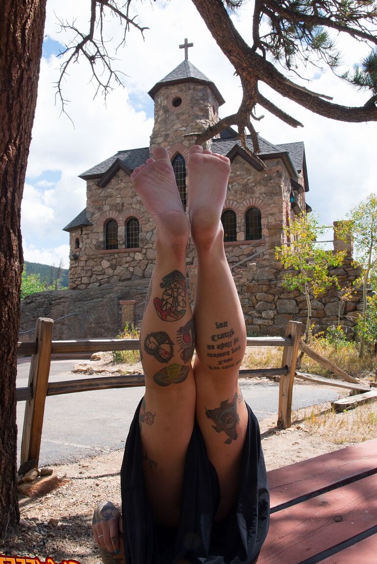 21P Sinful Feet Quinn Carter