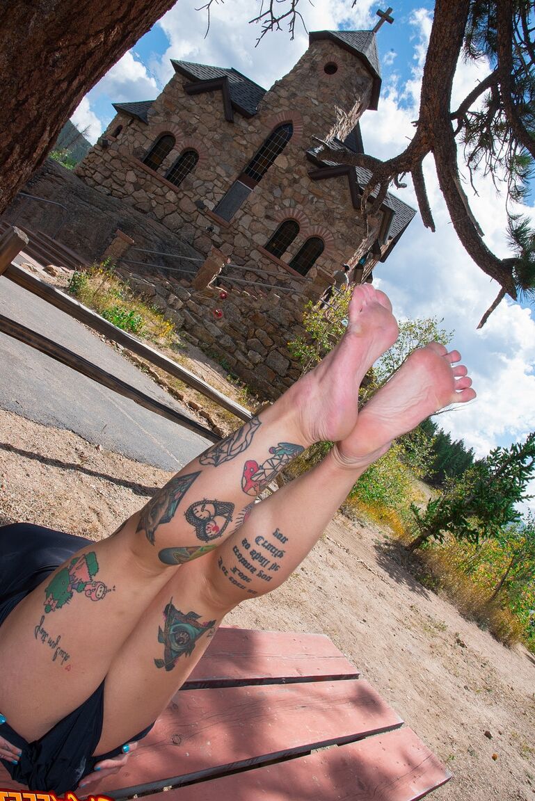 21P Sinful Feet Quinn Carter