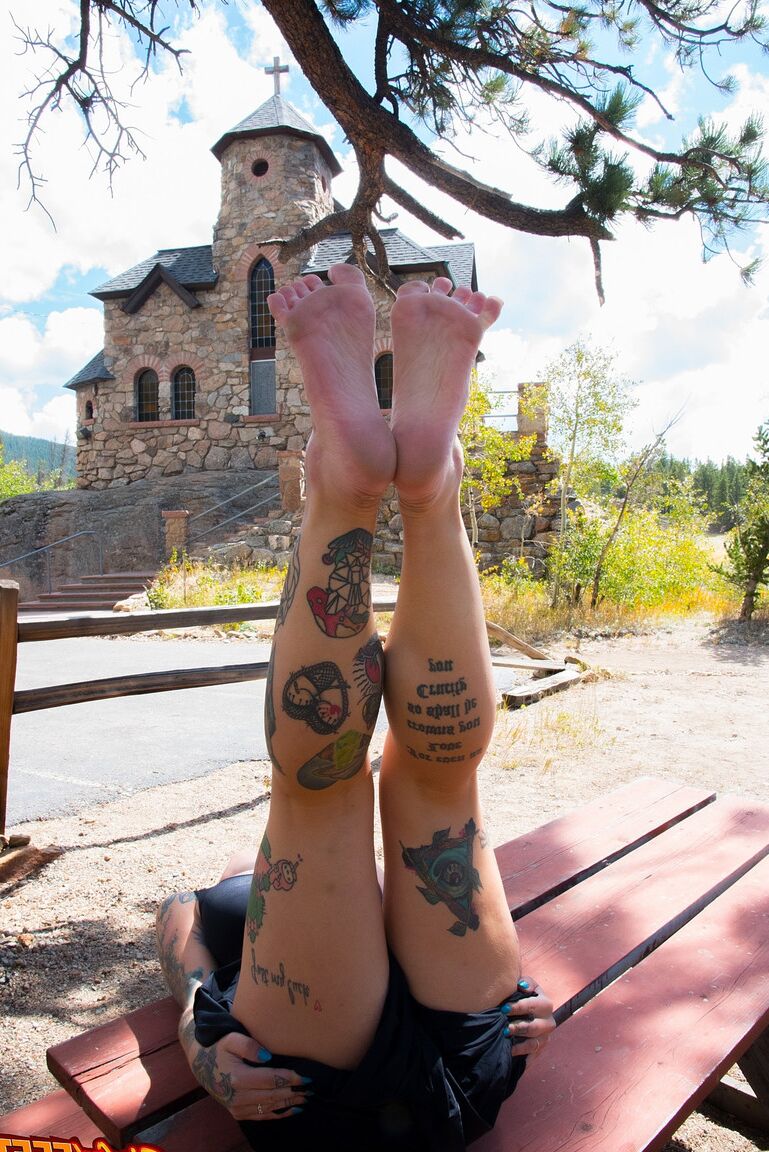 21P Sinful Feet Quinn Carter