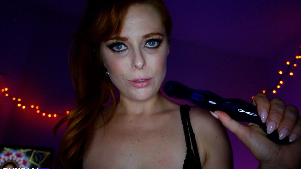 21P A ruiva bunda grande Penny Pax brinca com sua buceta enquanto faz sexo anal POV