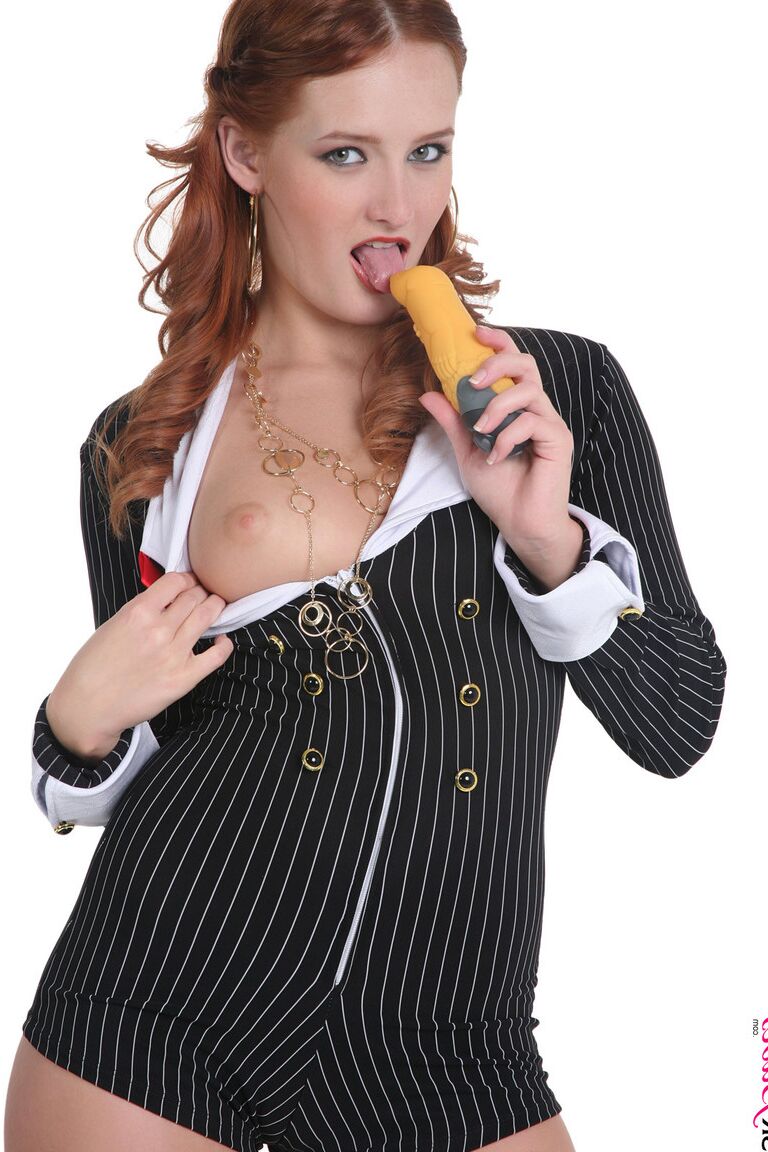 15P Natural redhead Heaven unzips prior to masturbating with a vibrator