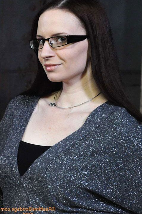 16P BDSM freak Claire Adams mummified in latex and brutally tortured