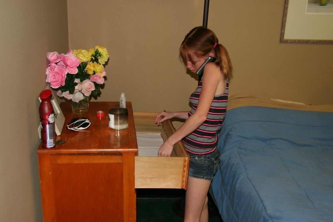 12P Tiny young girl Alyssa Hart jerks off an older guy to settle her debt