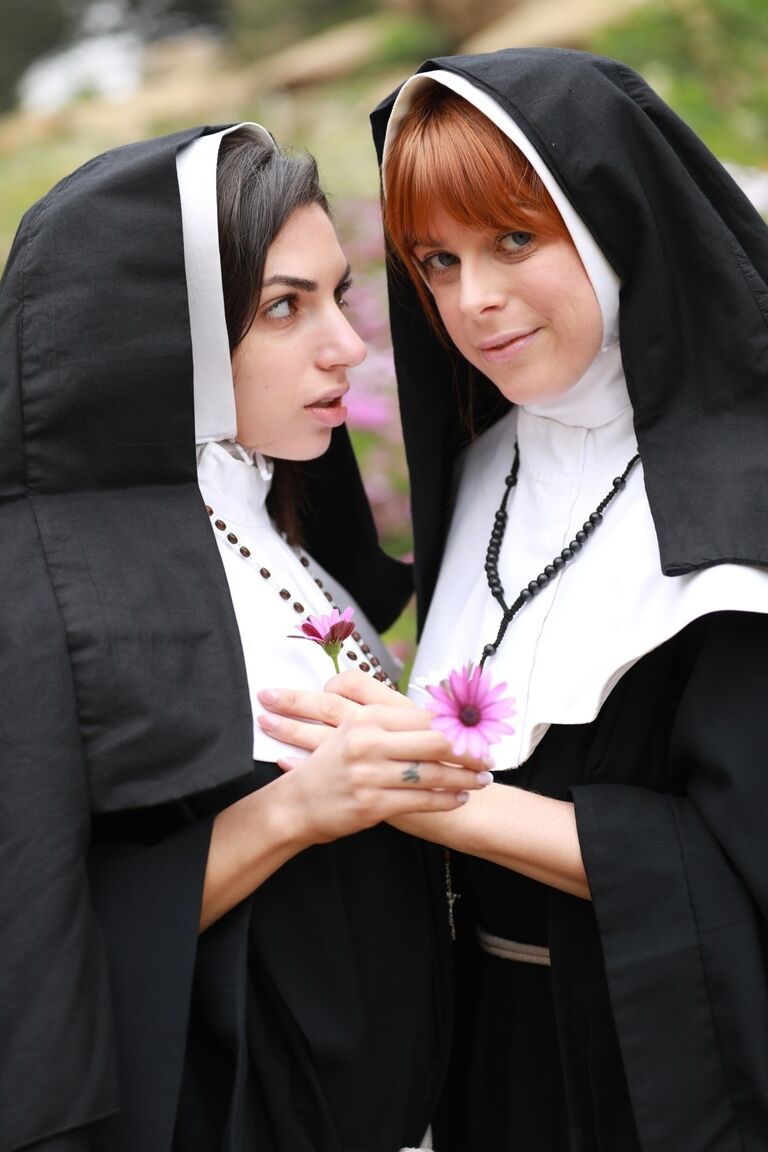 21P Грешные монашки с сочными сиськами Penny Pax