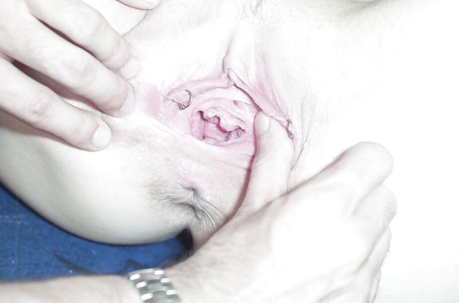 16P Alumna europea tatuada con coño perforado recibe corridas en una prueba de estrella porno