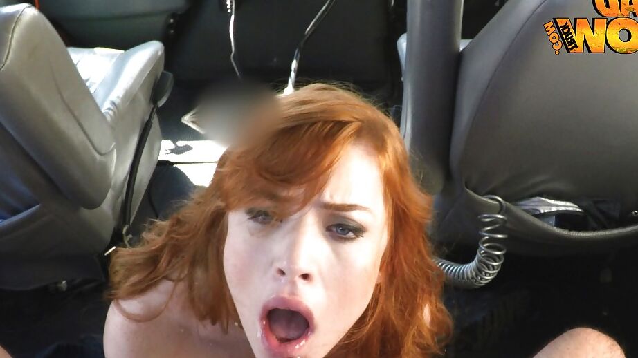 16P Gwen Stark, rousse Amateru, se fourre la bouche avec une énorme bite et des creampies