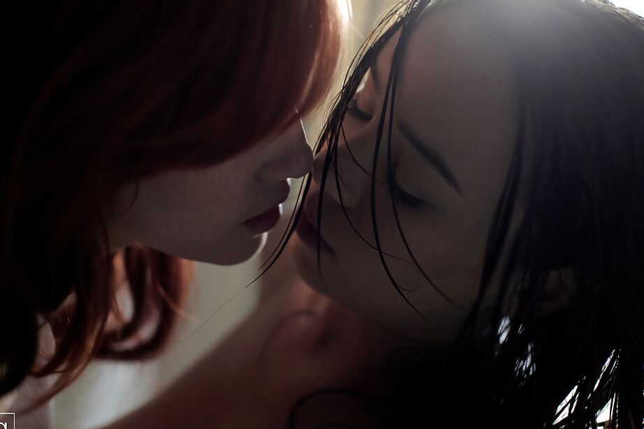 16P Amantes lésbicas adolescentes Capri Anderson e Elle Alexandra se lambem