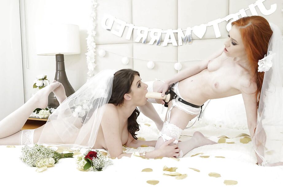 16P Echte Lesben Dolly Little und Kymberlee Anne haben eine Strapon-Sex-Session