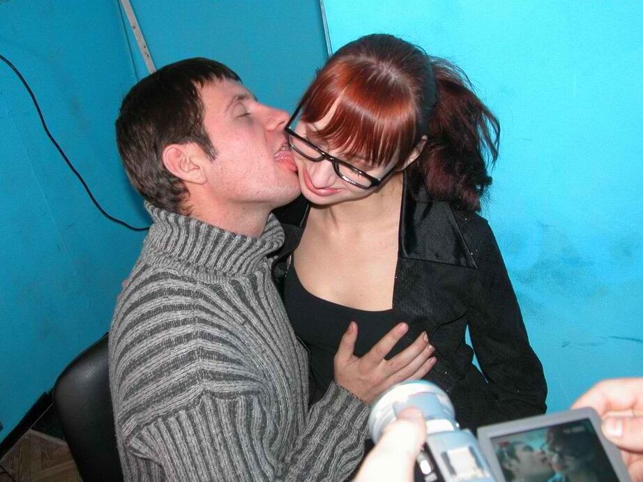 21P Шаловливой милфе трахают ее жадную киску 2 фейковых агента по кастингу
