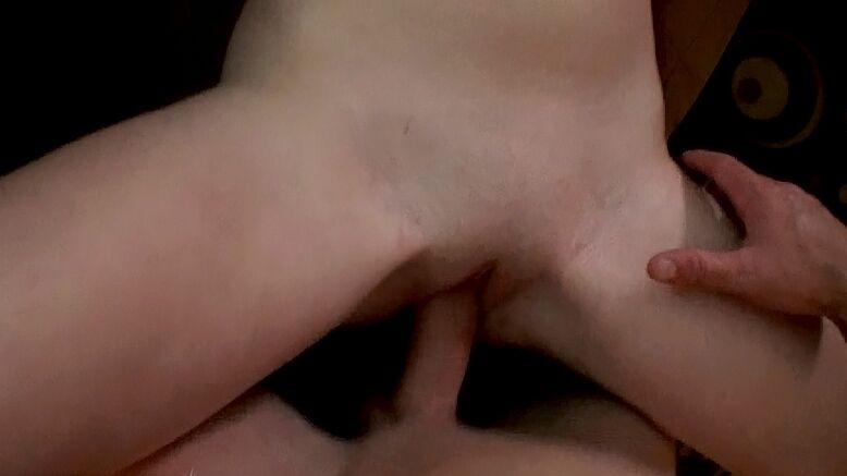 16P A ruiva peituda Zoey Nixon faz tratamento facial após uma sessão de foda POV