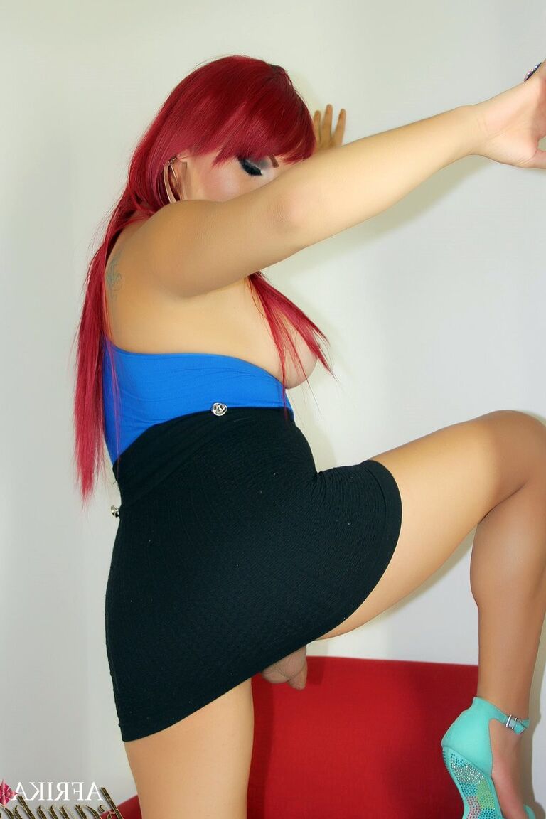 15P Afrika Kampos Redhead in a short skirt