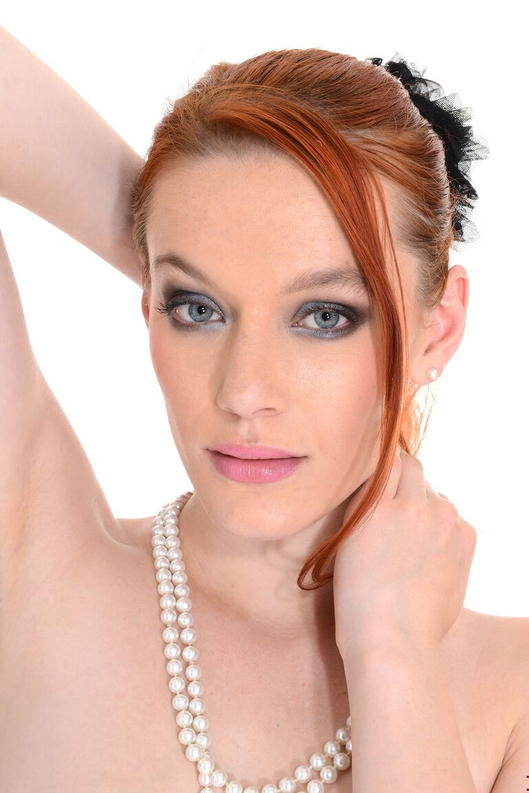 15P Hot redhead Amber Cute gets on her knees after getting totally naked