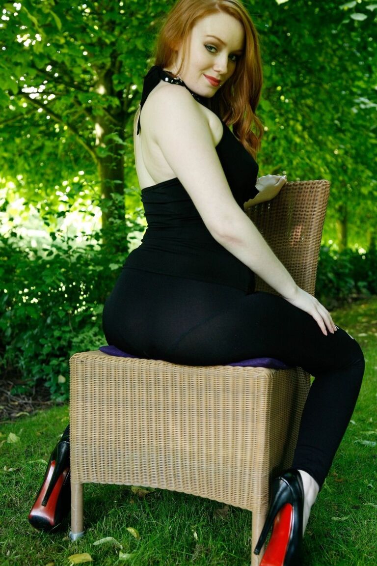 12P Gorgeous redhead Kloe Kane strips to her heels in an English garden