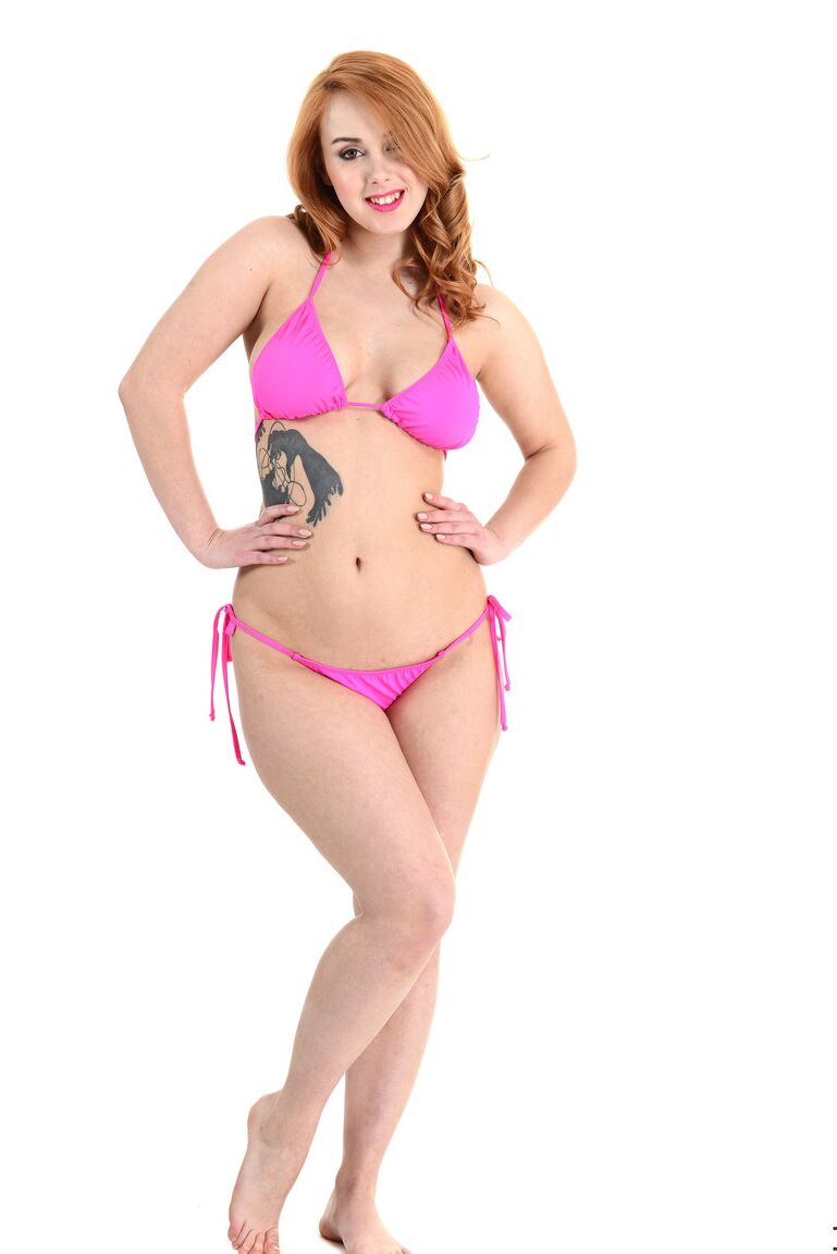 15P Tatted redhead Lil Vos dildo fucks her bald twat after doffing a pink a bikini