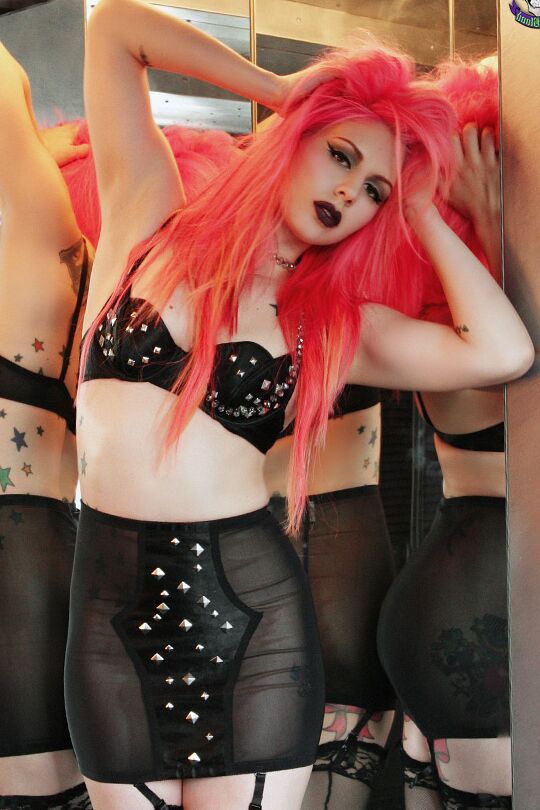 15P Solo model Annalee Belle sports dyed hair while going topless afore a mirror