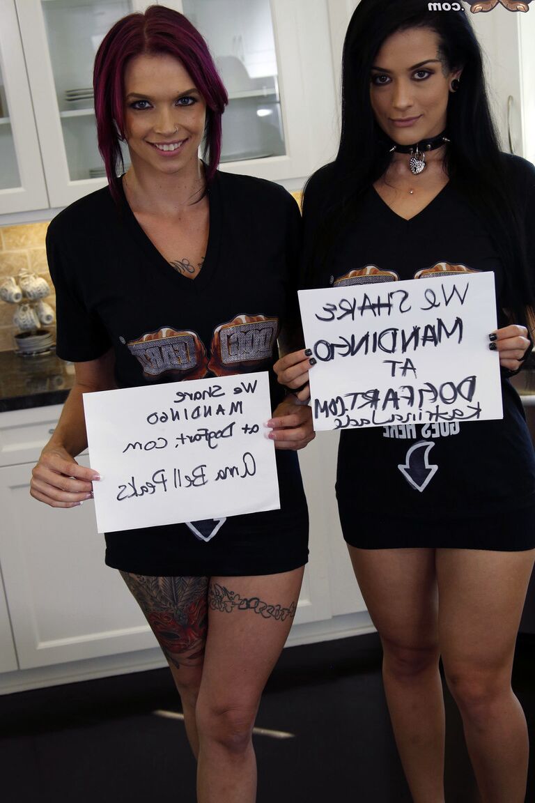 15P As putas tatuadas Katrina Jade e Anna Bell Peaks compartilham um grande galo negro