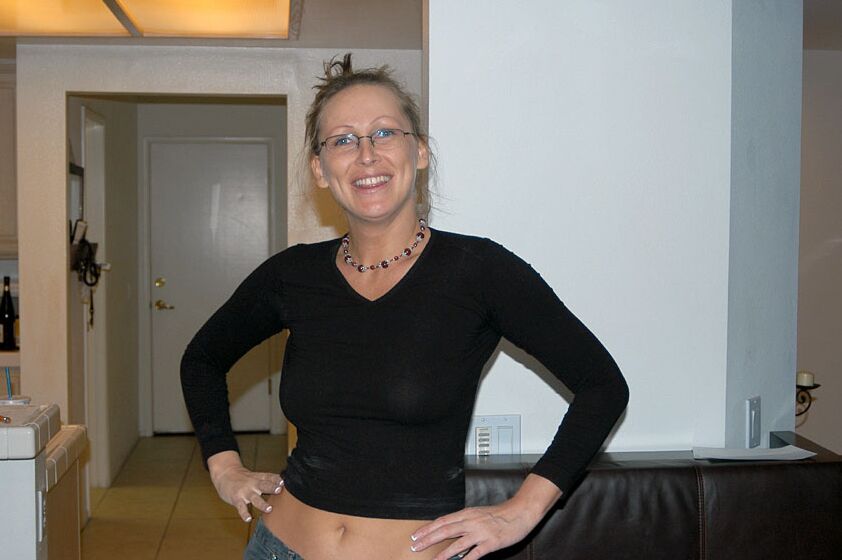 10P Hermosa MILF Mandy Bright