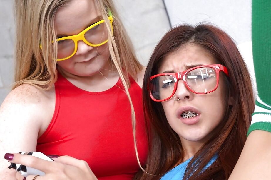 16P Glasses clad teens Vannessa Phoenix and Lexxxus Adams finger lesbian cunts