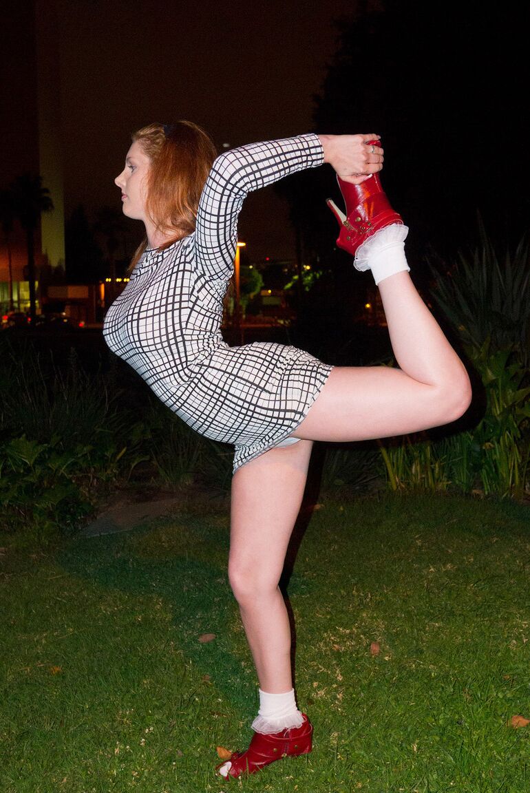 12P Redhead American Lilith Lust flashing her ass and undies in public