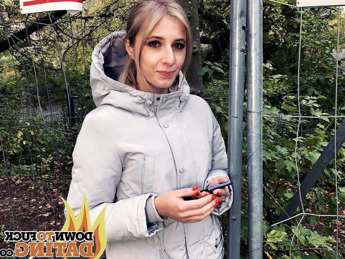 20P Amateur teen Minori blows a dick before climbing on it in an abandoned place