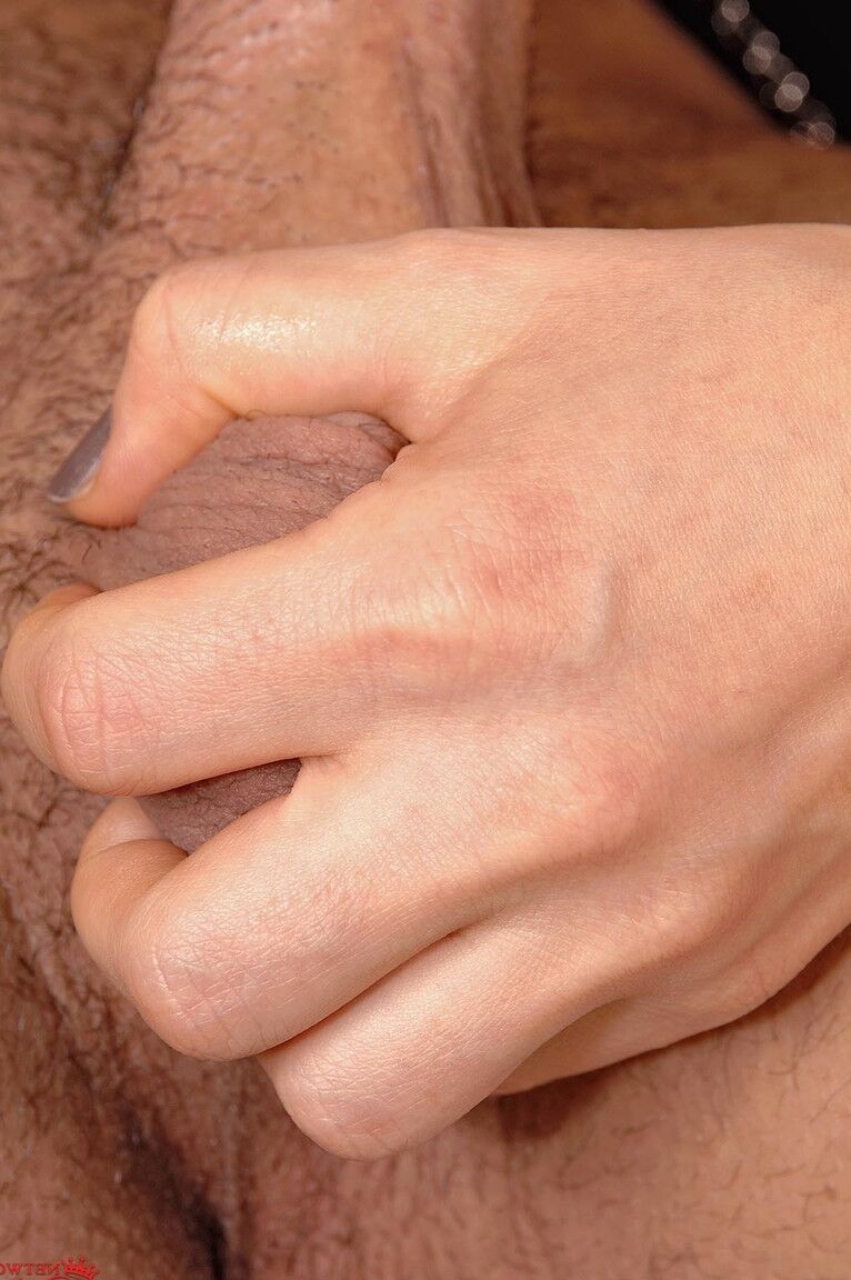 21P La chaude MILF Maya suce une bite raide et reçoit du sperme dans la bouche pour beaucoup d'argent