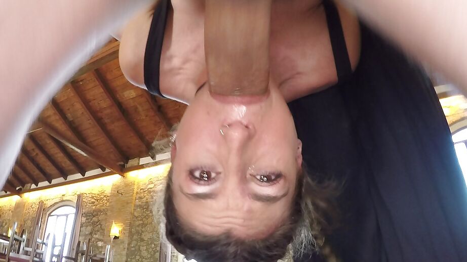16P Garota excitada Julia Roca batendo pau grande na mangueira arrastão durante sexo hardcore