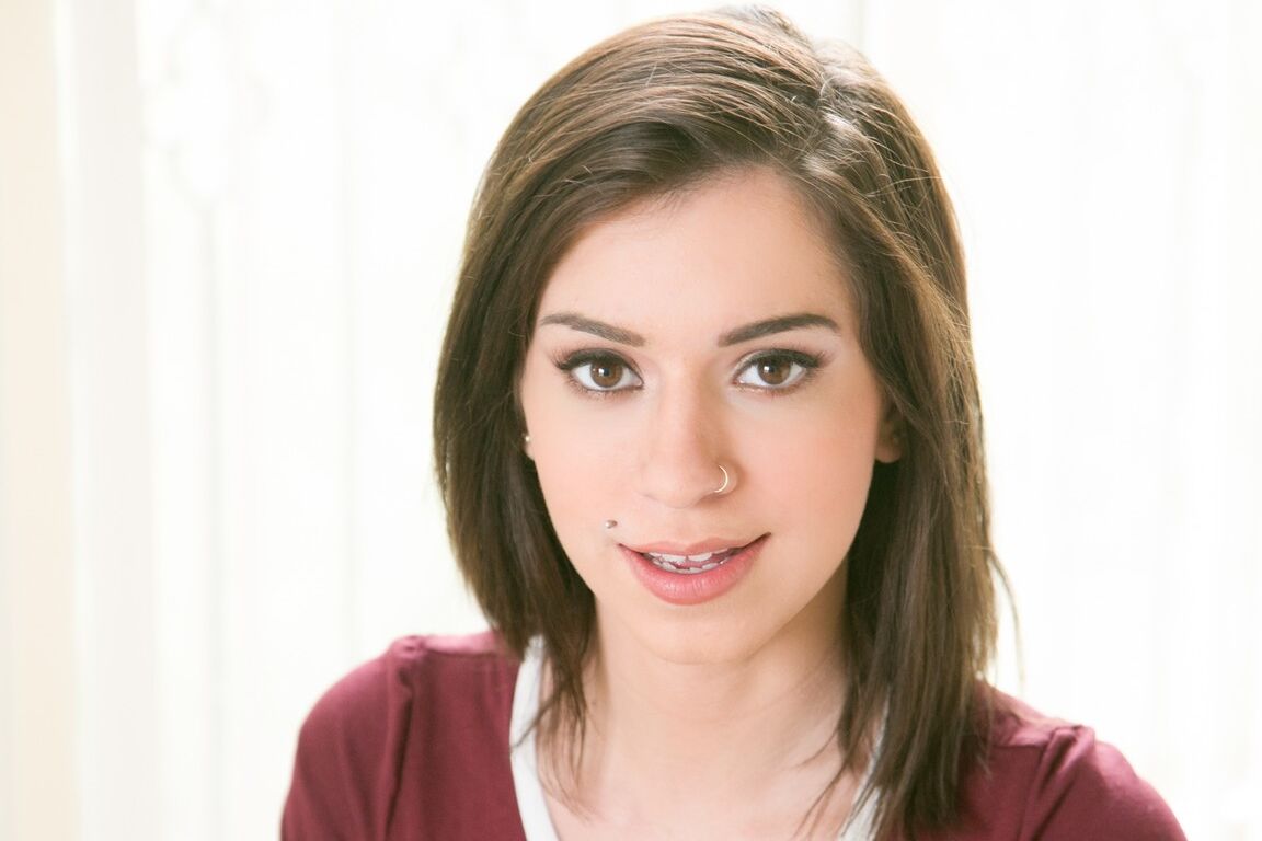 15P Cute brunette Joseline Kelly shows tiny tits in bath & gets cum on pretty face