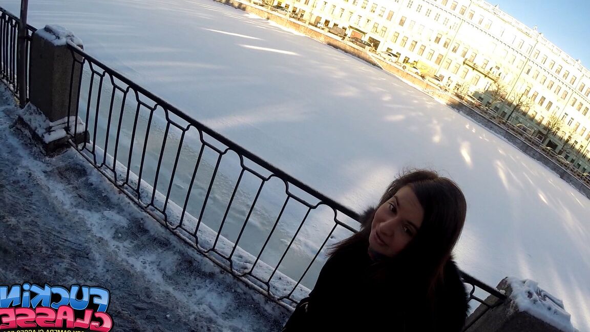 21P Die brünette Amateur-Nymphomanin Vicca zeigt ihre Fähigkeiten im Schwanzreiten im POV-Stil