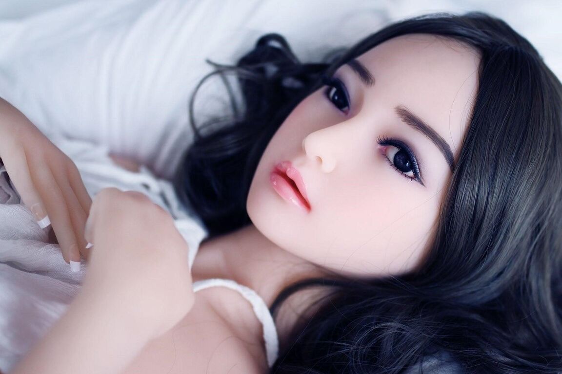21P Linda boneca sexual exibindo seus peitos da Copa C em roupas sexy