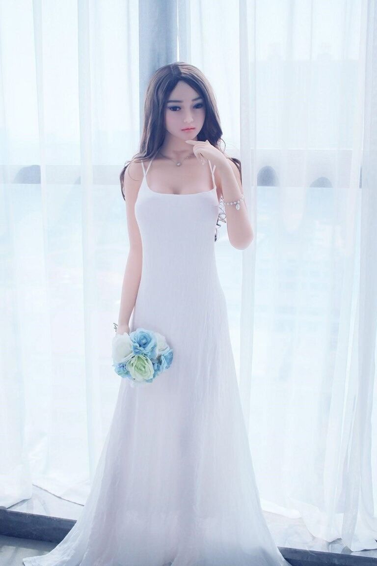 21P Linda boneca sexual exibindo seus peitos da Copa C em roupas sexy