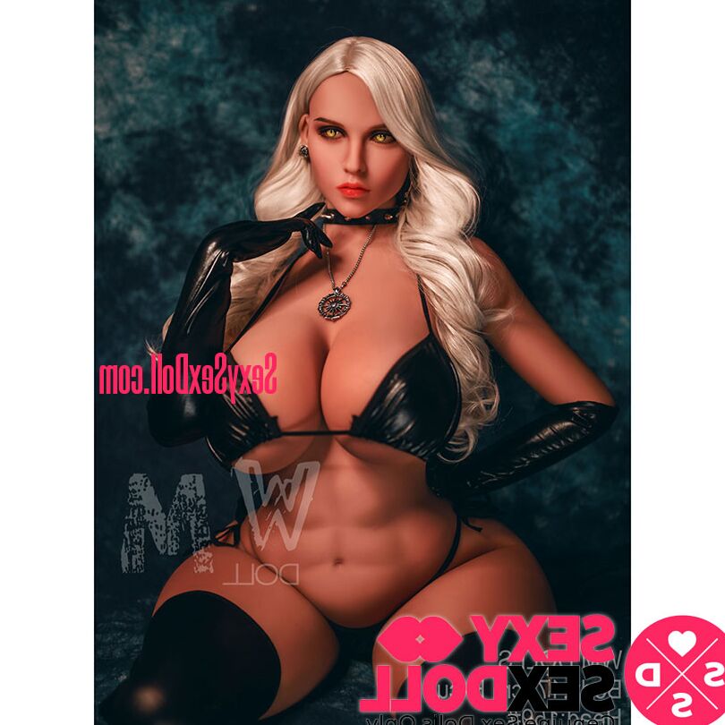 Boneca sexual 21P Silicone X Women Storm expõe seus enormes juggs e curvas quentes