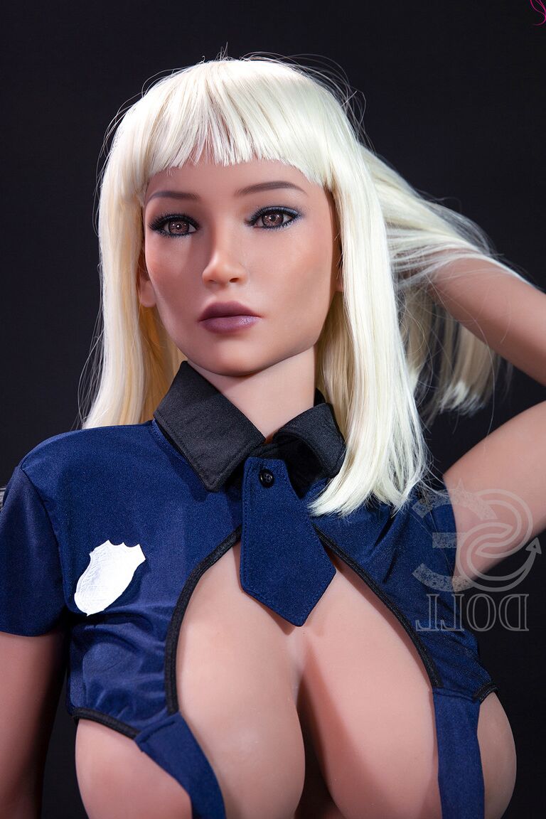 21P Boneca sexual loira platinada Mandy posando nua
